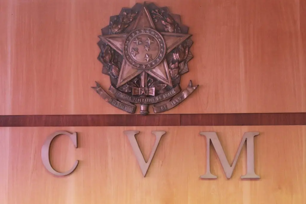Logotipo da CVM, com o brasão do Brasil