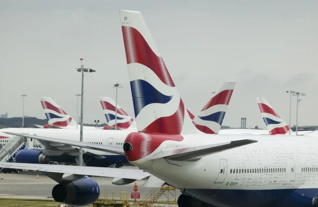Aviões no aeroporto de Heathrow