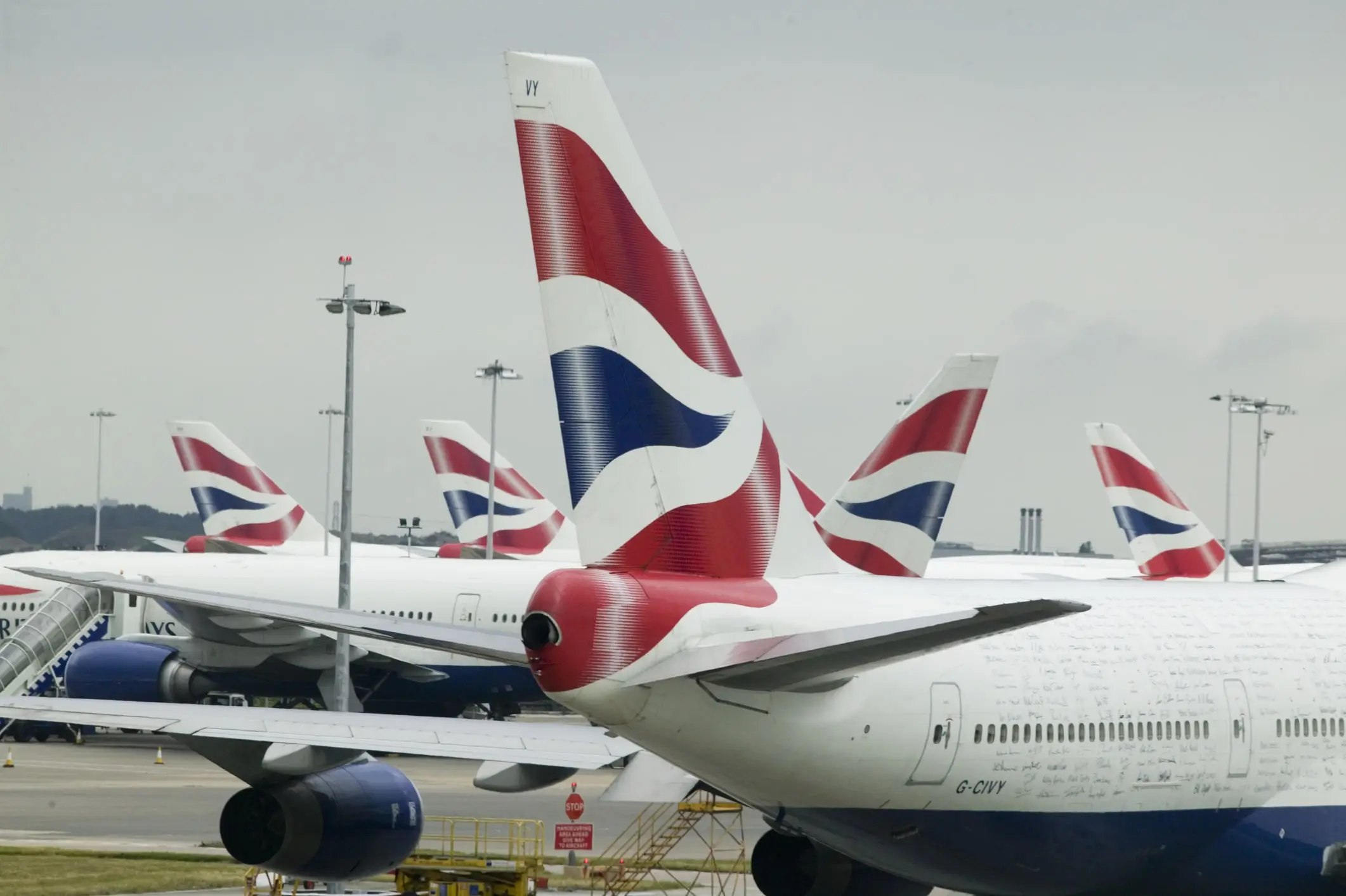Aviões no aeroporto de Heathrow