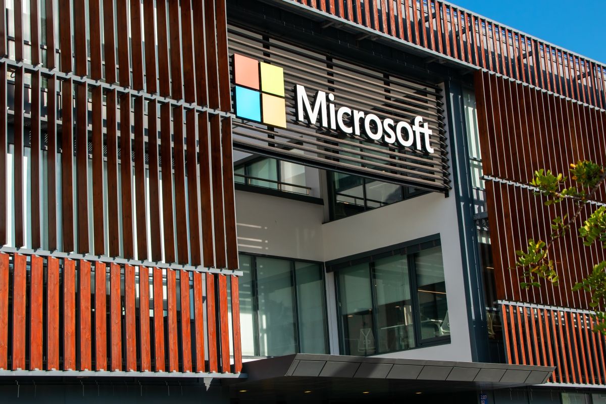 Fachada de uma loja da Microsoft