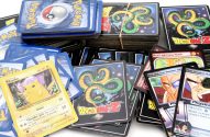 Pokemon cards emplilhadas, todas coloridas