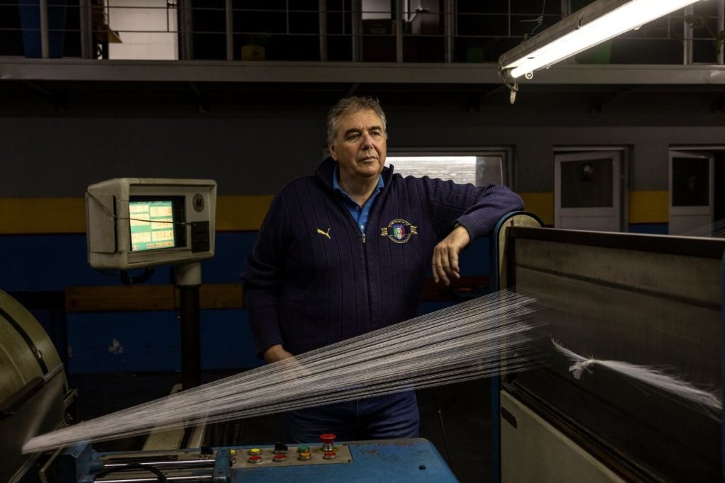 Empreendedor argentino Marco Meloni demitiu trabalhadores em sua fábrica têxtil nos arredores de Buenos Aires