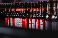Garrafas de Budweiser, marca da AB InBev, dona da Ambev