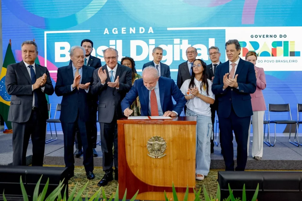 Presidente Lula assina a medida provisória que cria a política nacional de data centers (Redata) 