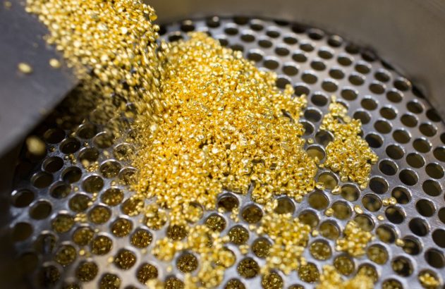 Partículas de ouro passando por uma peneira