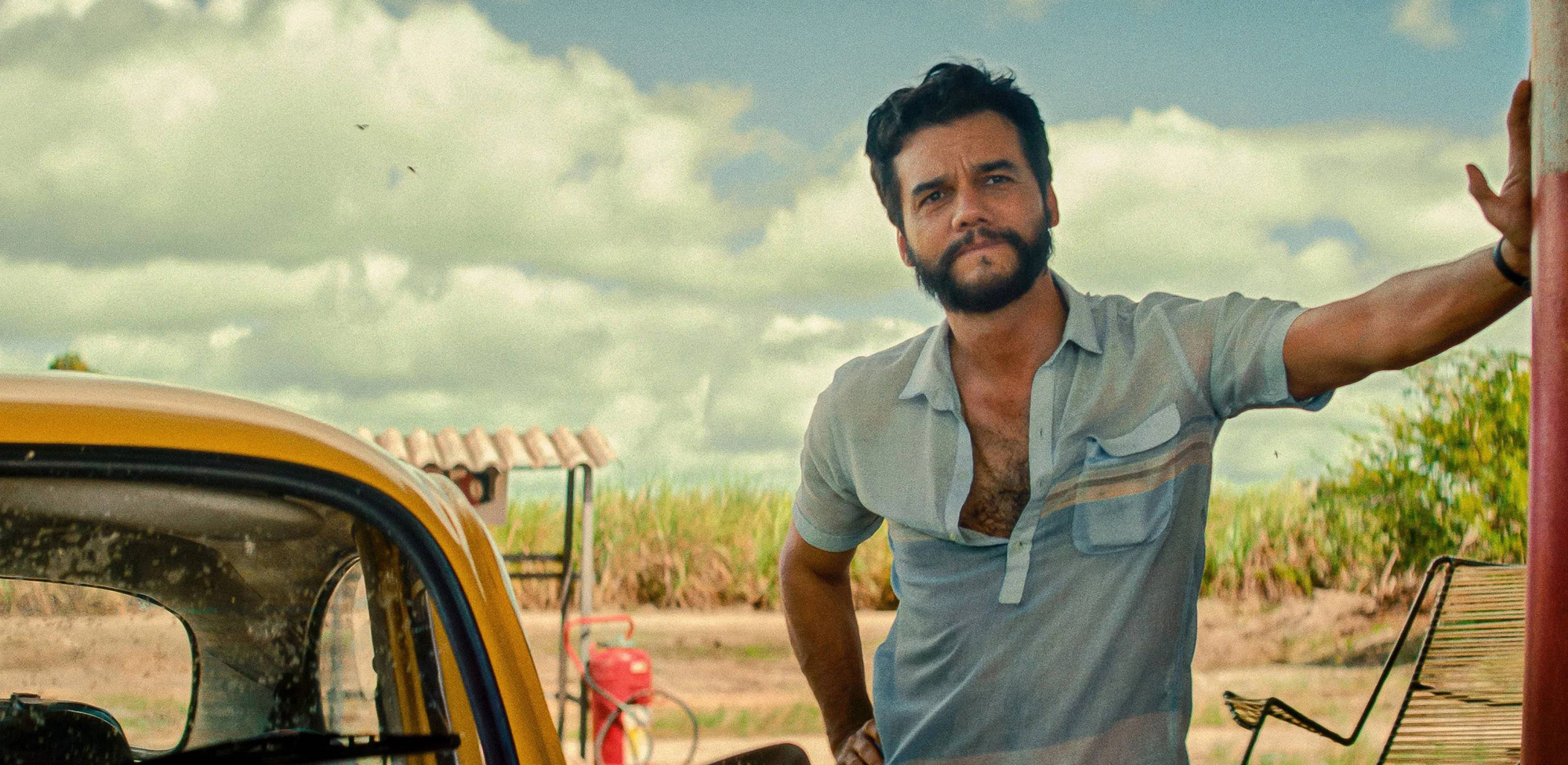 O ator Wagner Moura em cena de "O Agente Secreto" (Foto: Divulgação)