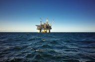 Imagem de plataforma de petróleo em alto mar