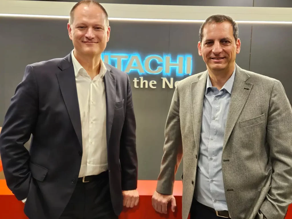 Adrian Johnson e Daniel Scarafia, executivos da Hitachi Vantara