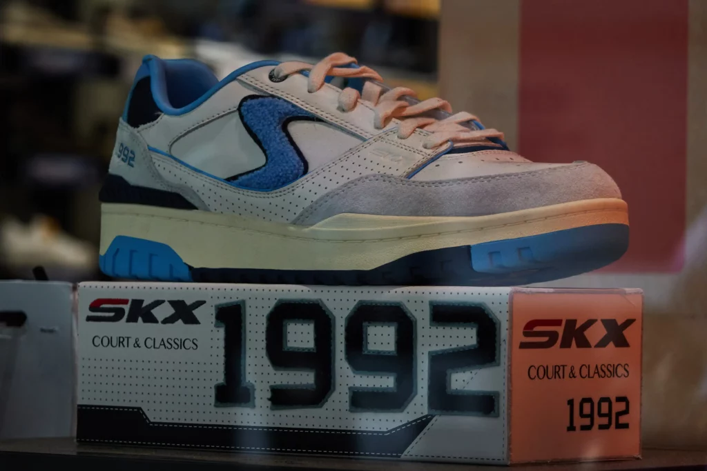 Um tênis Skechers S-1992 em uma loja em Nova York, EUA