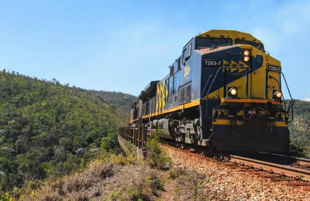 Locomotiva da MRS, operadora de ferrovias investida pela CSN