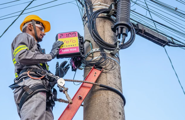 Funcionário da Vero, empresa de internet de fibra (Divulgação)