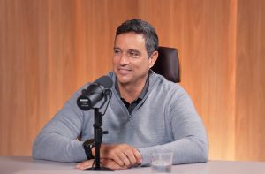O economista-chefe e vice-chairman do Nubank, Roberto Campos Neto, dá entrevista ao videocast Perspectivas, do InvestNews