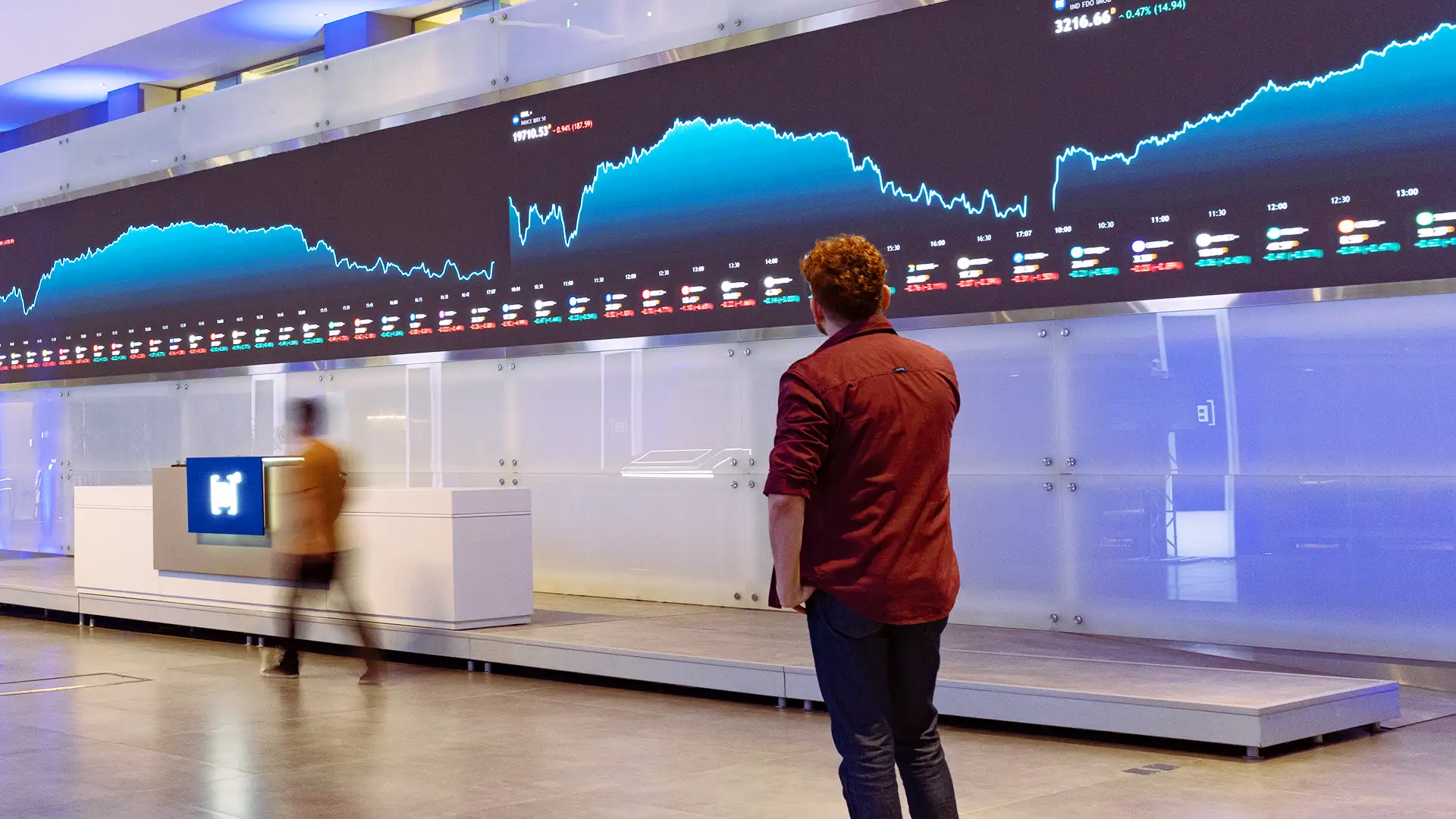 Imagem do interior de prédio da B3, em São Paulo, para ilustrar guia sobre mercado secundário.