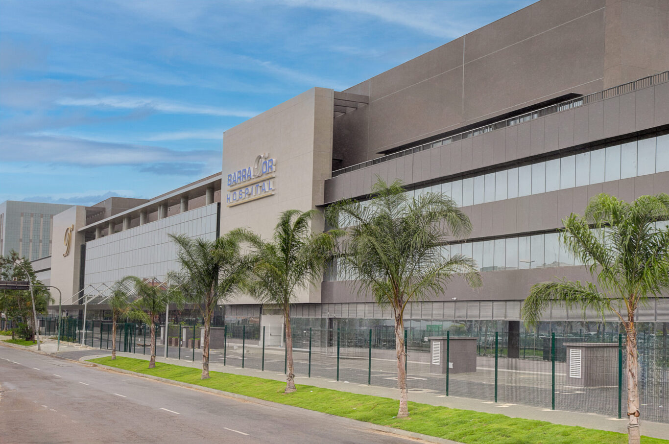 Fachada do hospital Rede D'Or na Barra, no Rio de Janeiro