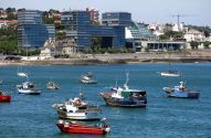 Imagem traz vista de Cascais para ilustrar reportagem sobre mudanças na cidadania portuguesa