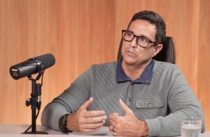 O economista-chefe e vice-chairman do Nubank, Roberto Campos Neto, dá entrevista ao videocast Perspectivas, do InvestNews