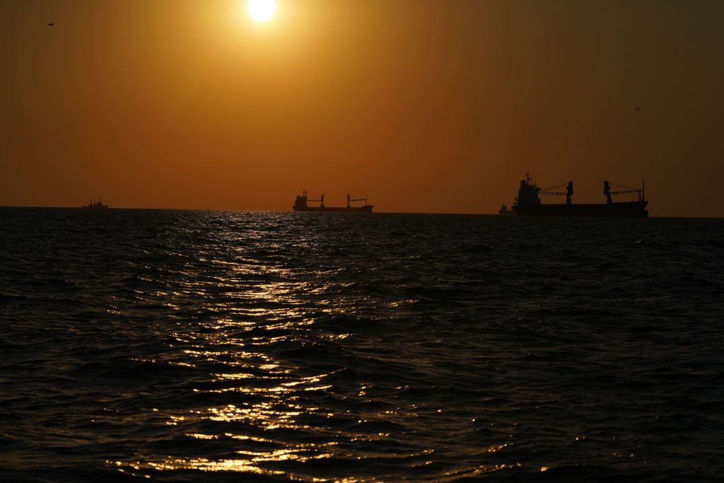 Navios no Estreito de Ormuz