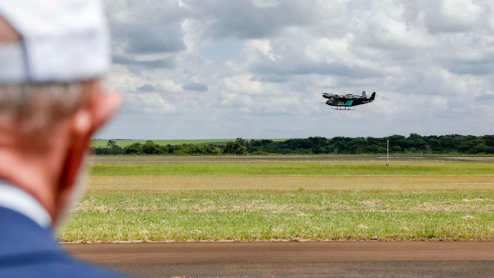 Lula assiste a voo do eVTOL da Eve 25.03.2026