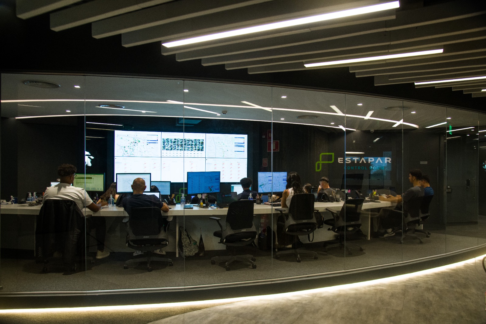 Centro de controle da Estapar monitora todos os estacionamentos da companhia 