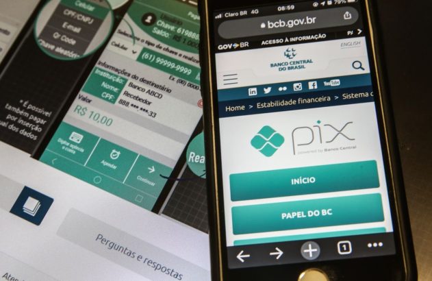 Imagem do site do Banco Central em um celular para ilustrar conteúdo sobre novo mecanismo de devolução do Pix para casos de fraude
