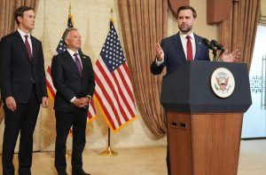 JD Vance, vice-presidente ameriacano, fala sobre fim da negociação de paz com o Irã, no Paquistão (Foto: Photo by Jacquelyn Martin - Pool/Getty Images)