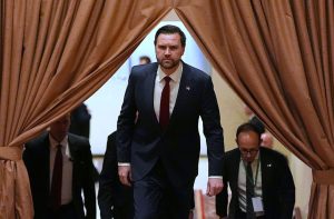 JD Vance foi ao Paquistão para negociações com representantes do Irã (Foto: Bloomberg por Pool/Getty Images AsiaPac)