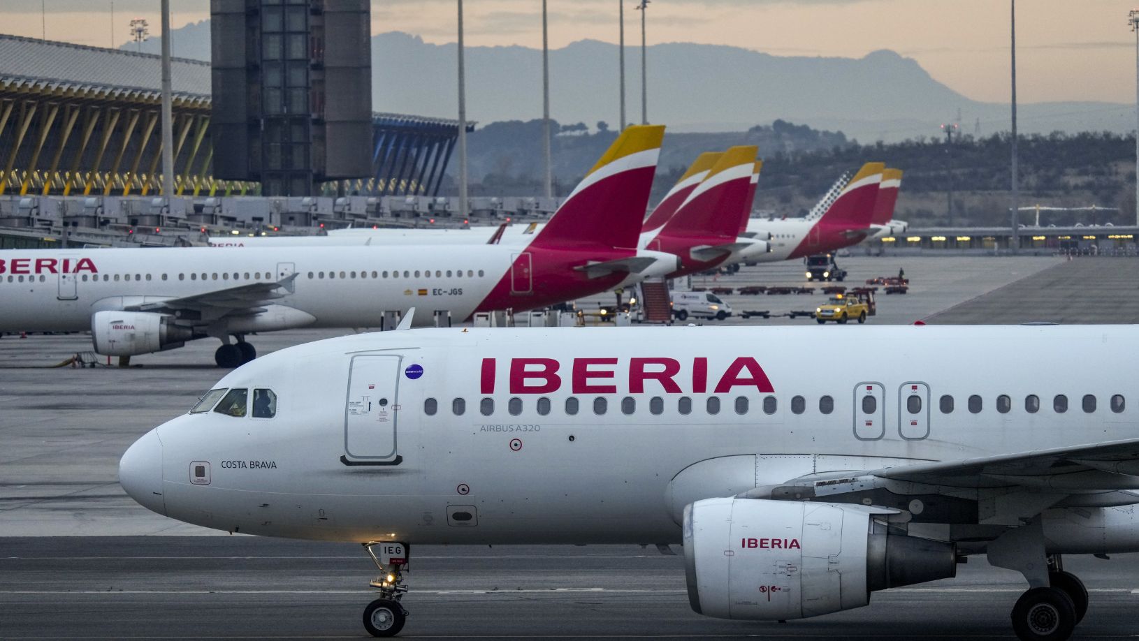 Aviões da Iberia no aeroporto de Barajas, Madri (Foto: Bloomberg)