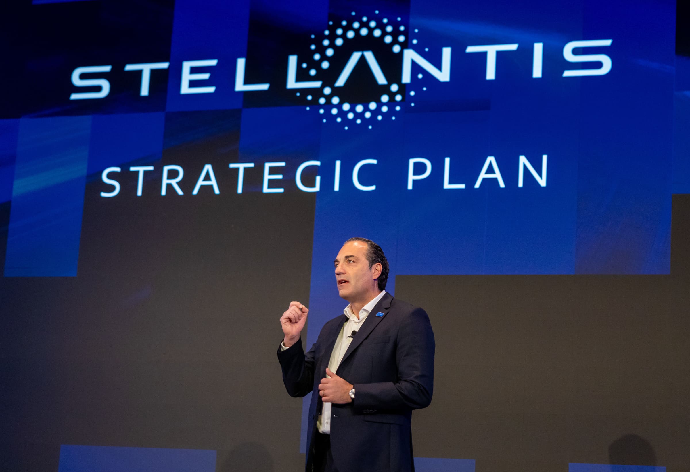 O CEO global da Stellantis, o italiano Antonio Filosa, no Investor Day em Auburn Hills em 21 de maio de 2026: ele comandou a operação na América do Sul entre 2021 e 2023 (Foto: Divulgação)