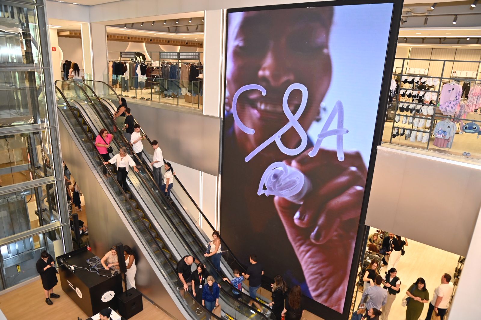 Interior de nova loja conceito da C&A no Shopping Center Norte, em São Paulo, inaugurada em agosto de 2025: venda maior por metro quadrado (Foto: Divulgação)