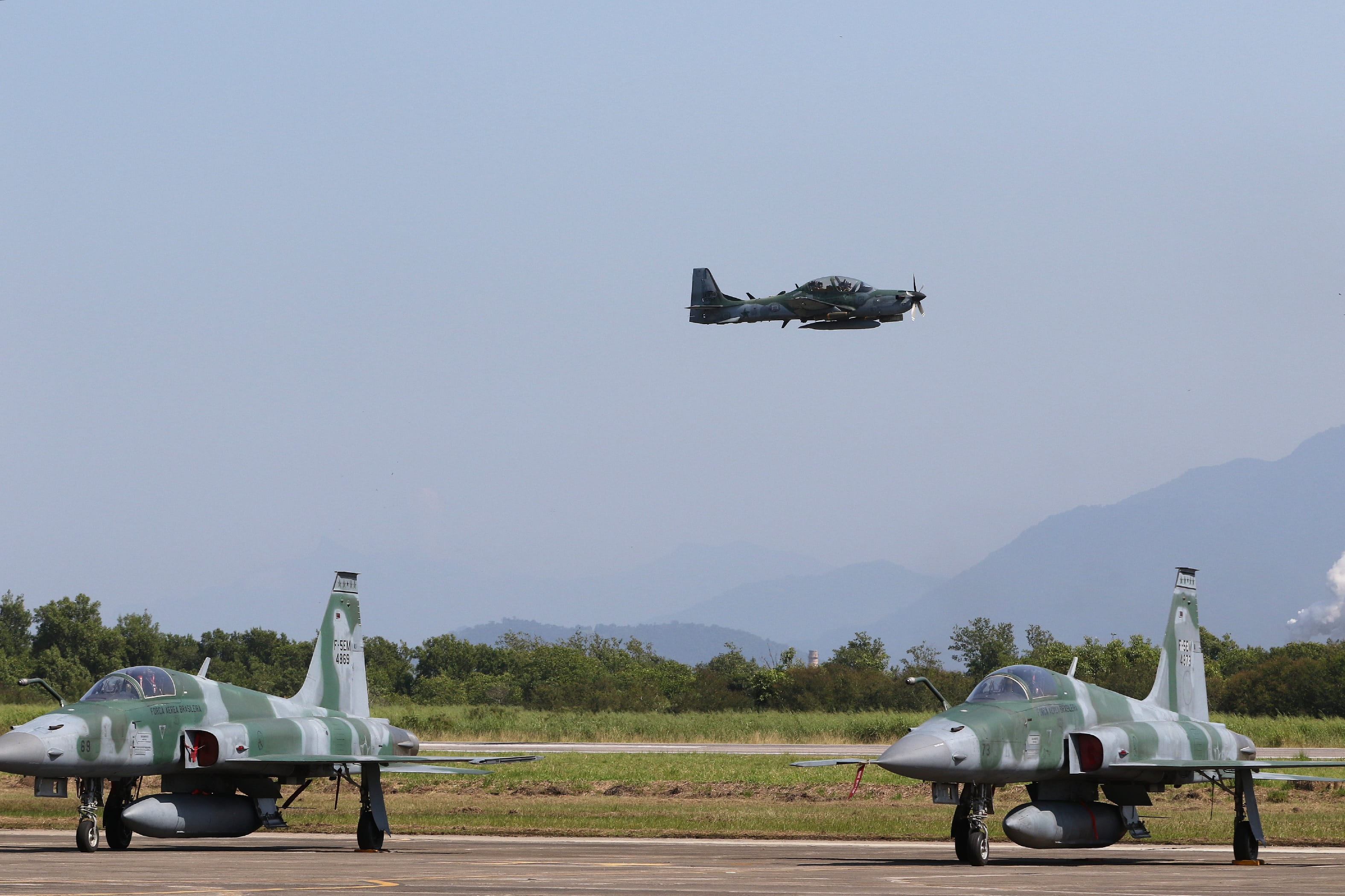 Embraer e Saab fecham acordo para montar mais 20 caças Gripen no Brasil