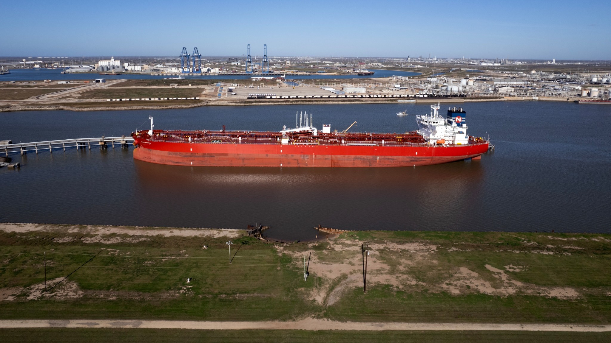 O mundo está ficando sem navios para transportar petróleo — e o frete disparou
